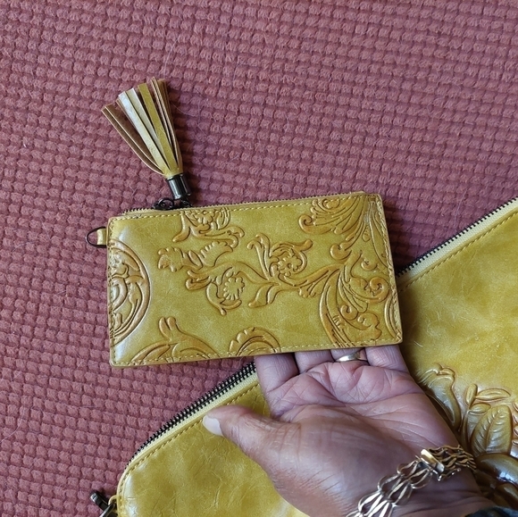 NWOT. Meitrue Medium Goldenrod Clutch/ Shoulder Handbag - Picture 7 of 15